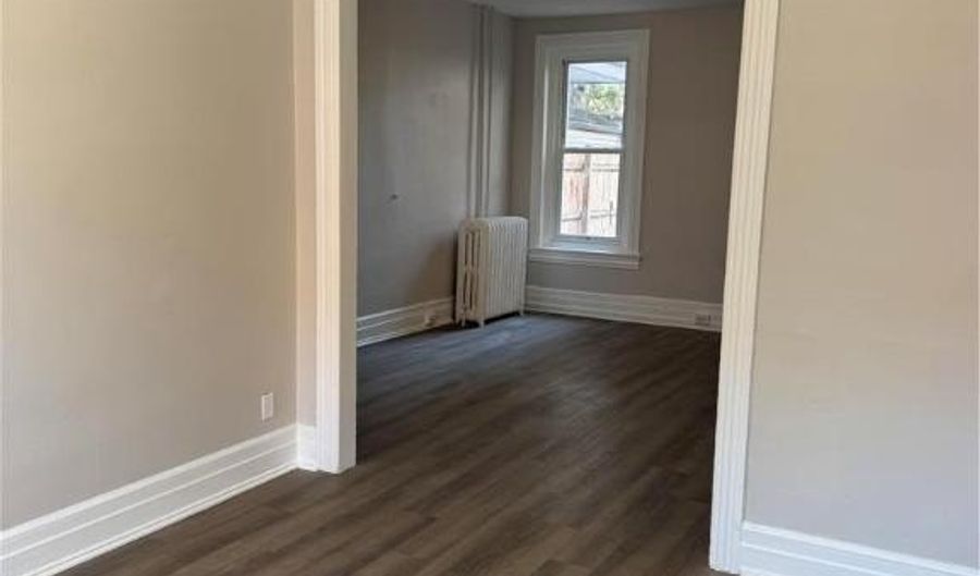 140 N 11th St, Allentown, PA 18102 - 3 Beds, 1 Bath