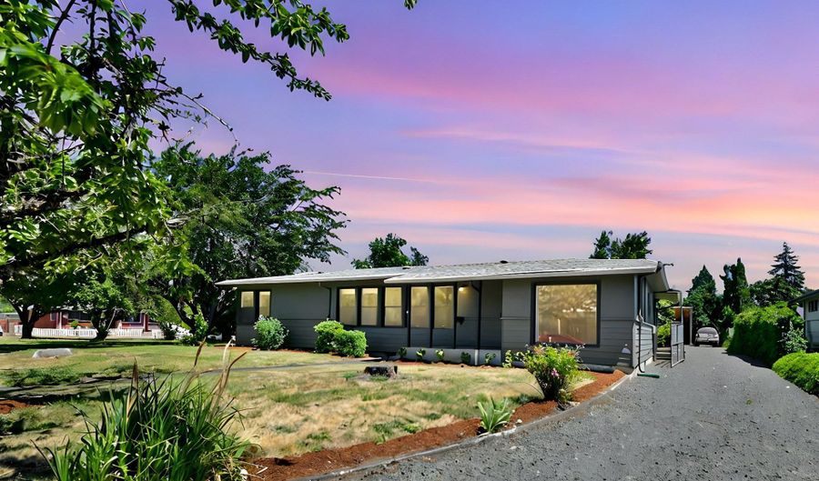 325 WATER St, Springfield, OR 97477 - 4 Beds, 2 Bath