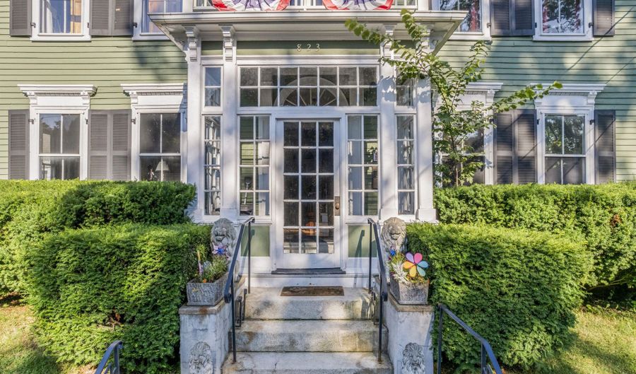 823 Washington St, Bath, ME 04530 - 5 Beds, 3 Bath