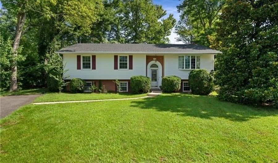 8502 WOODBINE Ln, Annandale, VA 22003 - 5 Beds, 3 Bath