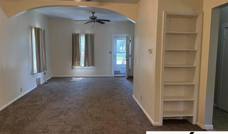 1420 14th St, Auburn, NE 68305 - 2 Beds, 1 Bath