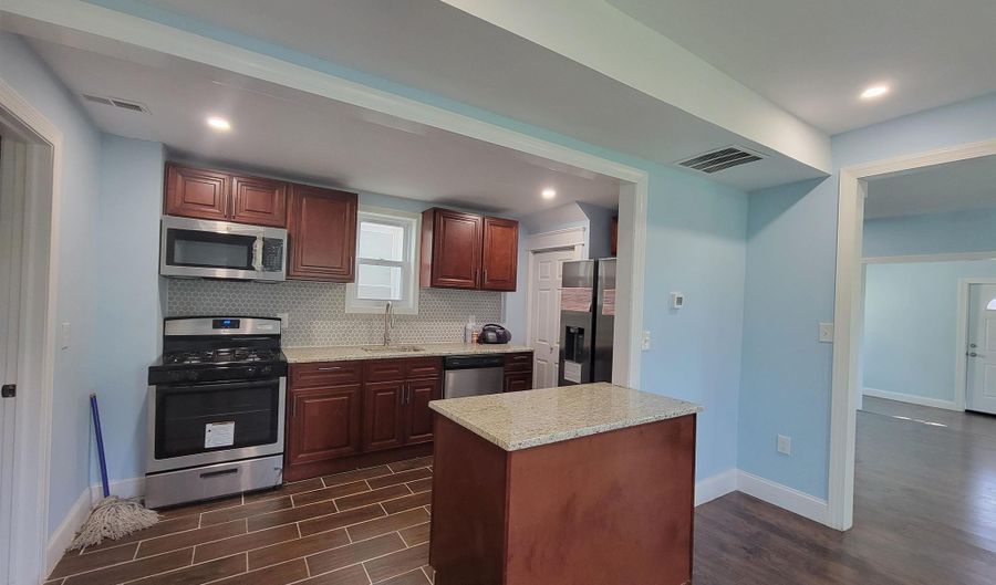 907 Michigan Ave, Atlantic City, NJ 08401 - 3 Beds, 2 Bath