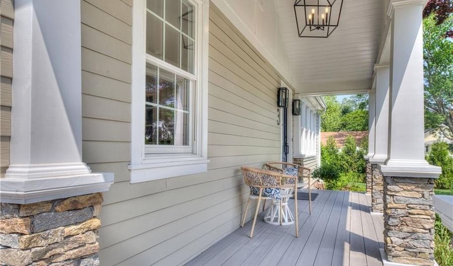 3 Tyler Point Rd, Barrington, RI 02806 - 2 Beds, 2 Bath