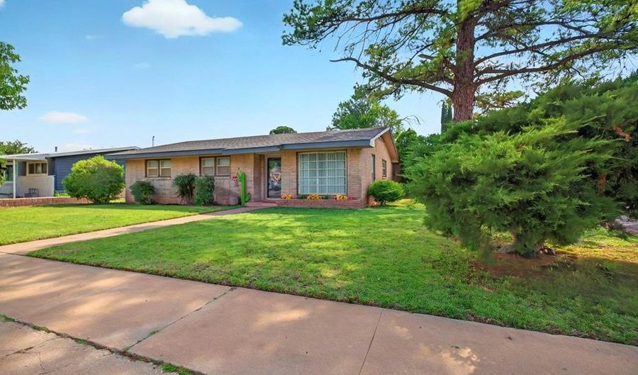 811 NW 7th St, Andrews, TX 79714 - 3 Beds, 2 Bath