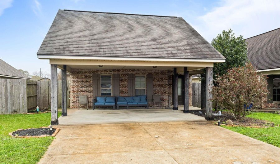 122 Acacia Ln, Abbeville, LA 70510 - 3 Beds, 2 Bath