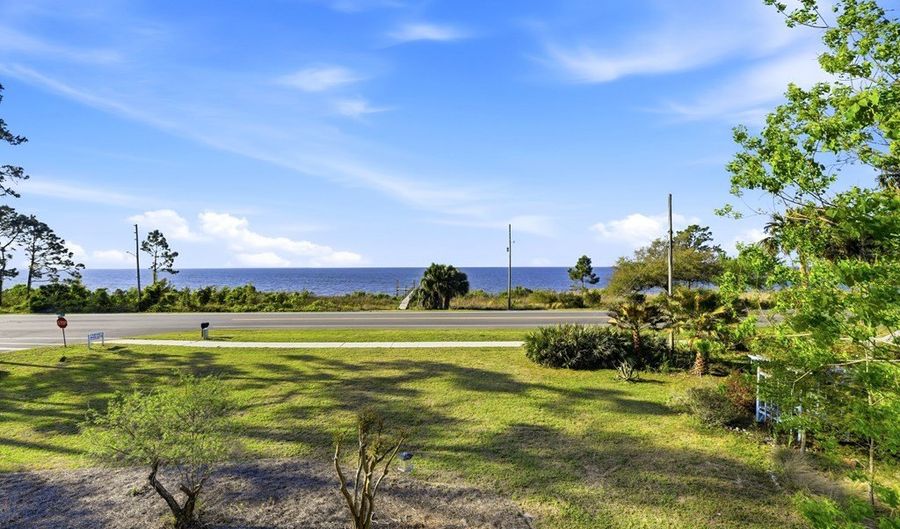 309 Hwy 98 1, Apalachicola, FL 32320 - 2 Beds, 3 Bath