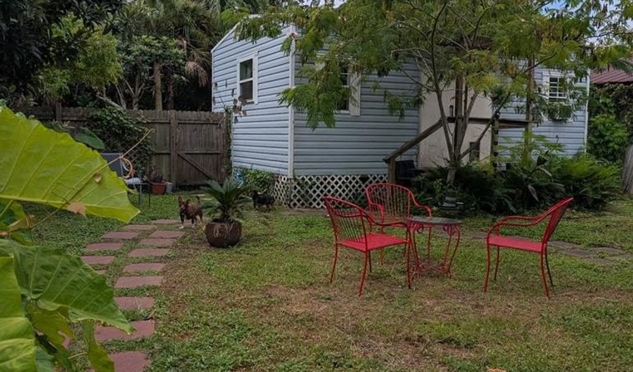 66 8th St, Apalachicola, FL 32320 - 4 Beds, 2 Bath