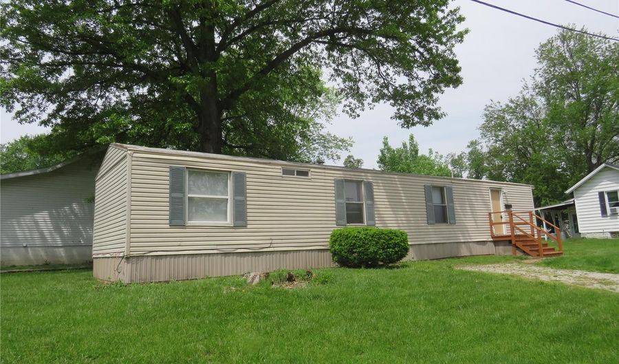 107 S 37th St, Belleville, IL 62226 - 2 Beds, 1 Bath