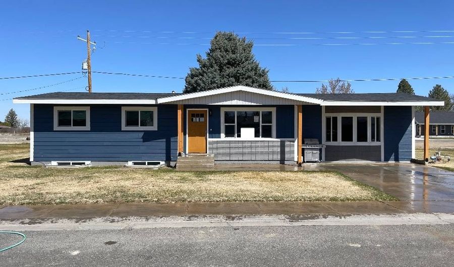 145 Wyoming St, Lovell, WY 82431 - 5 Beds, 3 Bath