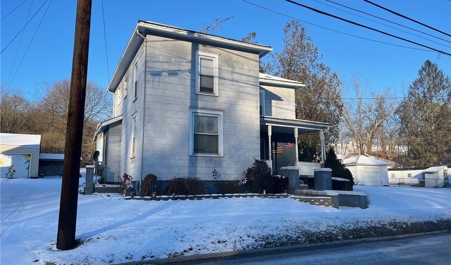 329 S Market St, Amsterdam, OH 43903 - 3 Beds, 1 Bath