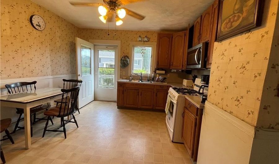 66 Sherry Ave, Bristol, RI 02809 - 3 Beds, 1 Bath