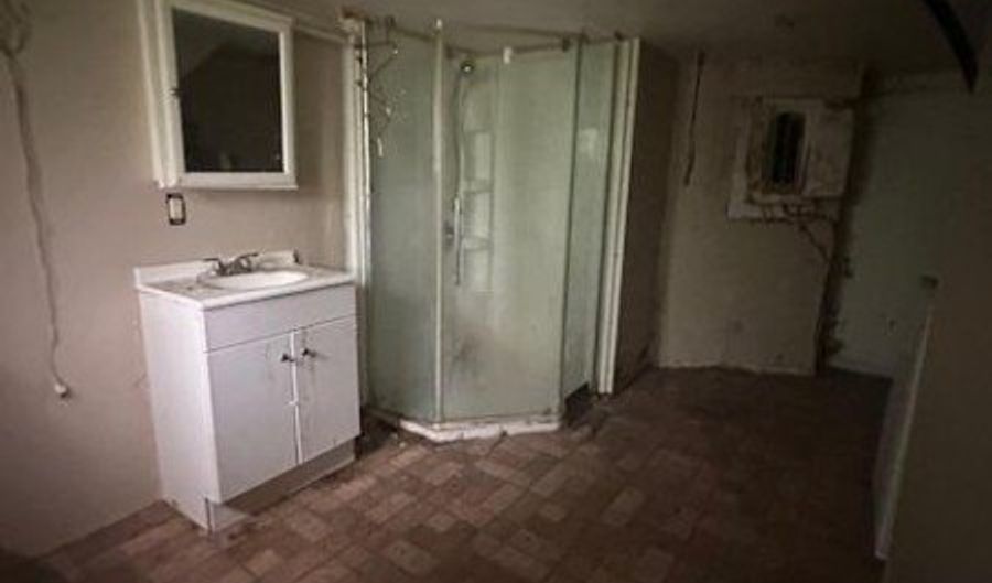 8 Greendale Rd, Andover, NJ 07860 - 3 Beds, 1 Bath