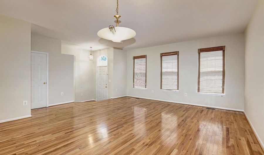 6563 MCKENNA Way, Alexandria, VA 22315 - 3 Beds, 4 Bath