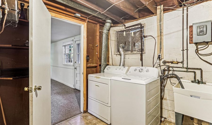 6812 ALGONQUIN Ave, Bethesda, MD 20817 - 5 Beds, 3 Bath