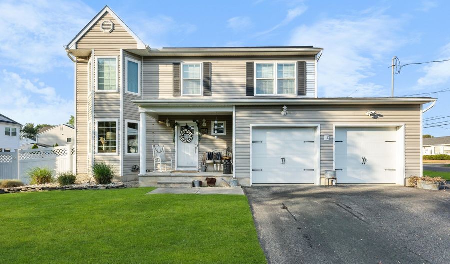 48 Poplar St, Beachwood, NJ 08722 - 4 Beds, 3 Bath
