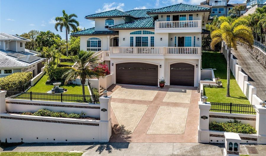 1295 Aulepe St, Kailua, HI 96734 - 4 Beds, 5 Bath
