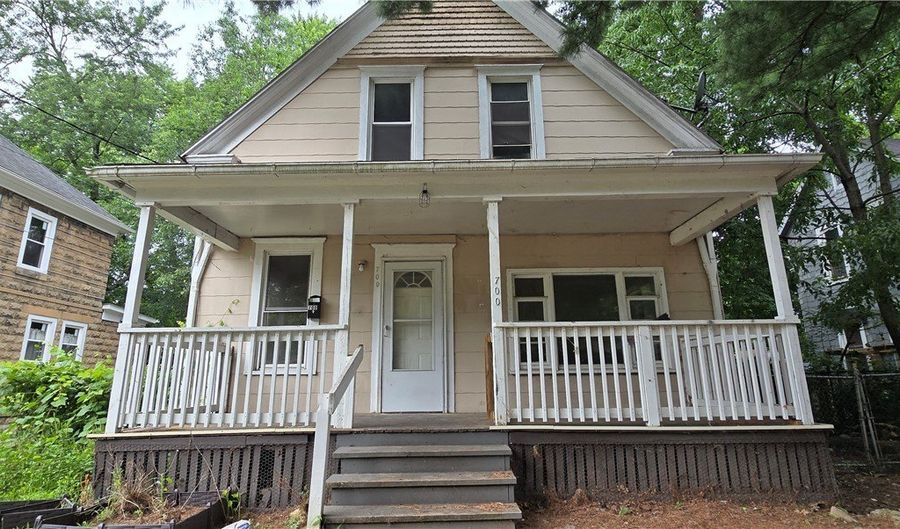 700 Carpenter St, Akron, OH 44310 - 3 Beds, 2 Bath