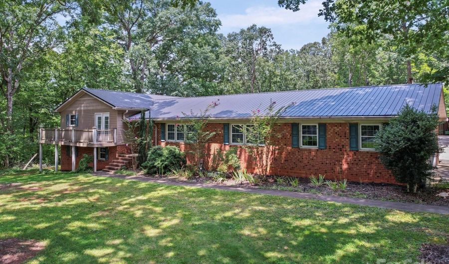 5054 Red Fox Trl, Asheboro, NC 27205 - 3 Beds, 5 Bath