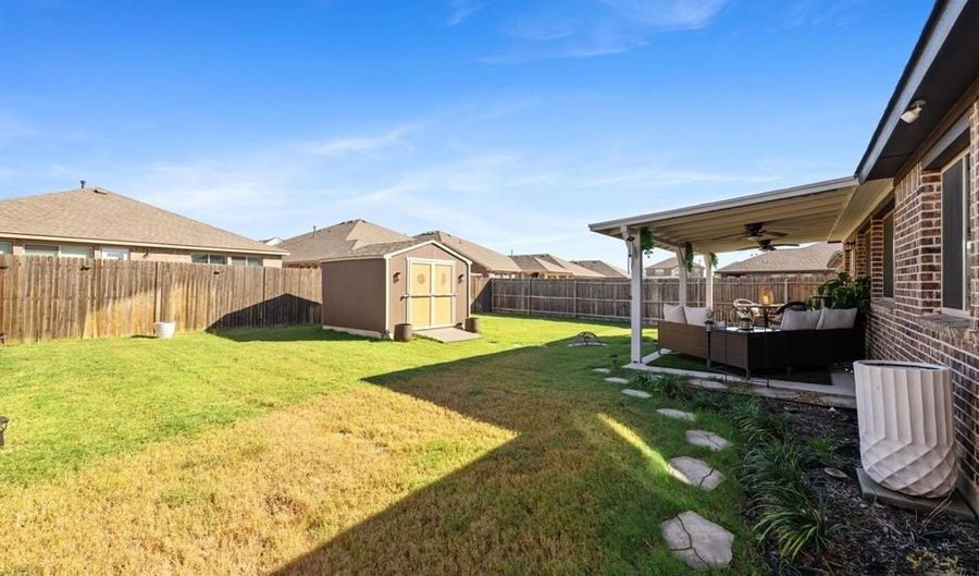 1137 Kingbird Ln, Alvarado, TX 76009 - 3 Beds, 2 Bath