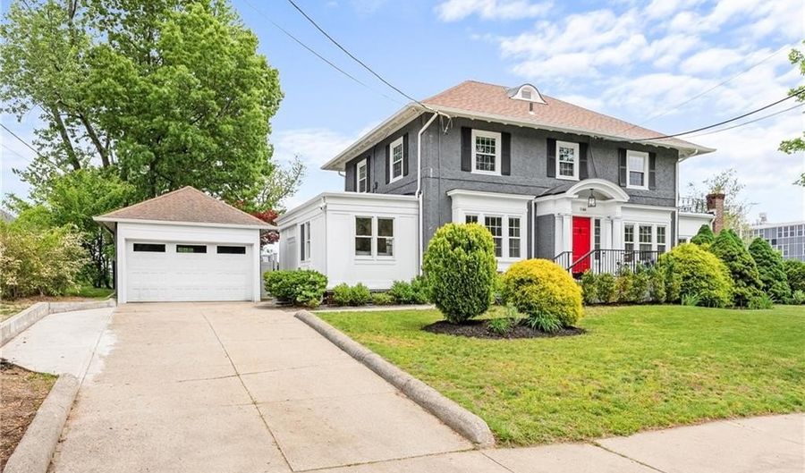 1144 Narragansett Blvd, Cranston, RI 02905 - 3 Beds, 3 Bath