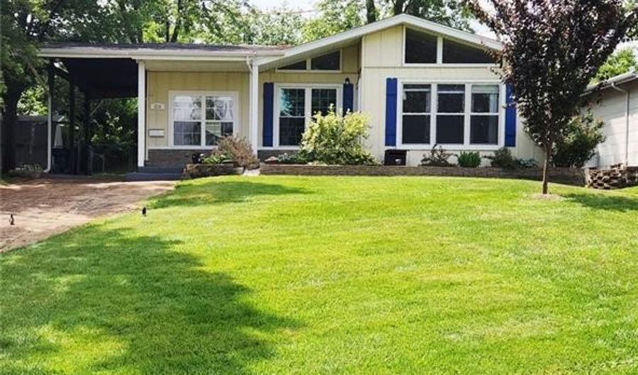 316 Lakeside Dr, Ballwin, MO 63021 - 3 Beds, 2 Bath