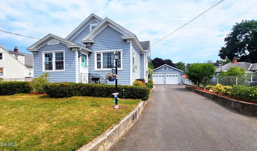 24 Madison Ave, Albany, NY 12205 - 2 Beds, 3 Bath