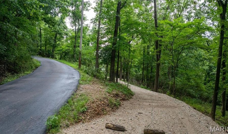 700 Old Kiefer Creek Rd, Ballwin, MO 63021 - 0 Beds, 0 Bath