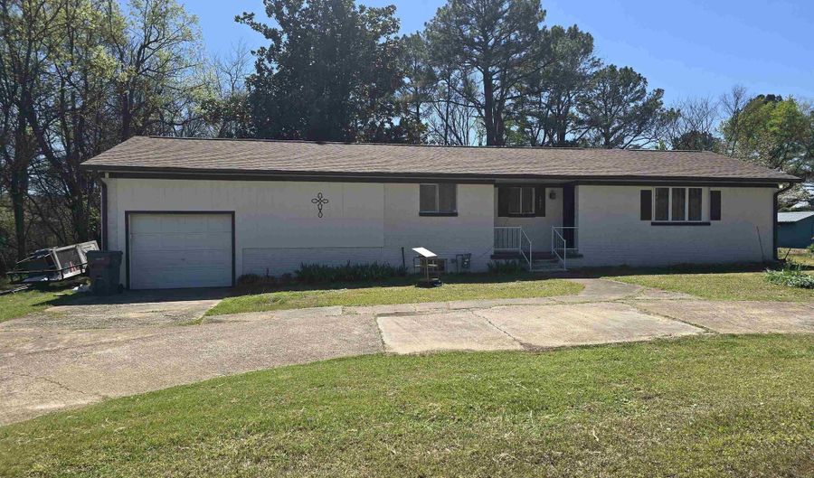 1800 White Dr, Batesville, AR 72501 - 4 Beds, 2 Bath