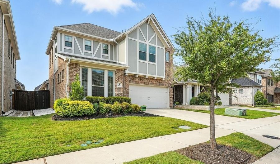 979 Mikaela Dr, Allen, TX 75013 - 4 Beds, 3 Bath