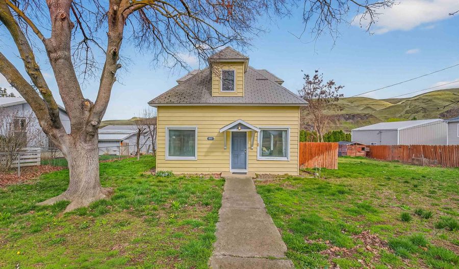 815 2nd St, Asotin, WA 99402 - 4 Beds, 2 Bath