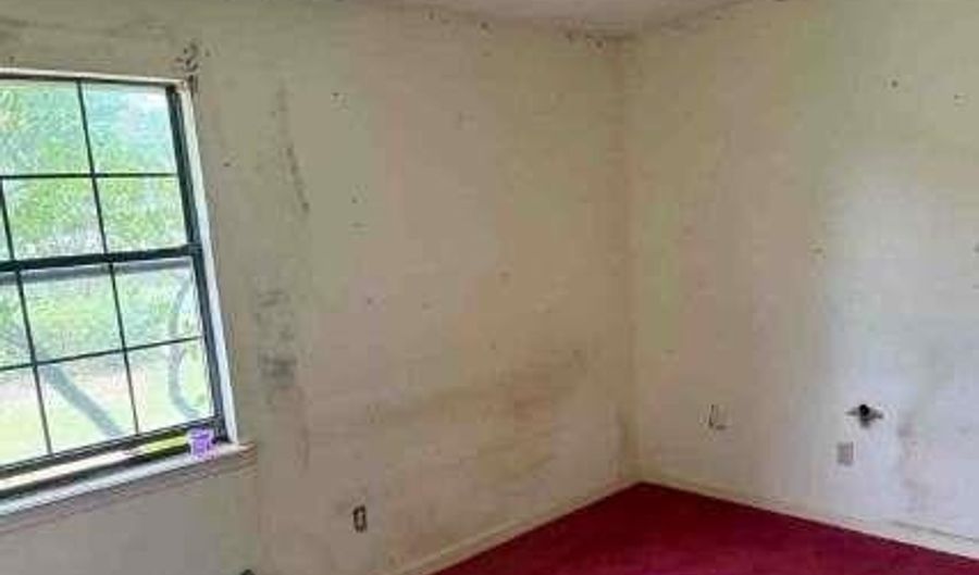 1502 Hall St, Bainbridge, GA 39819 - 3 Beds, 1 Bath