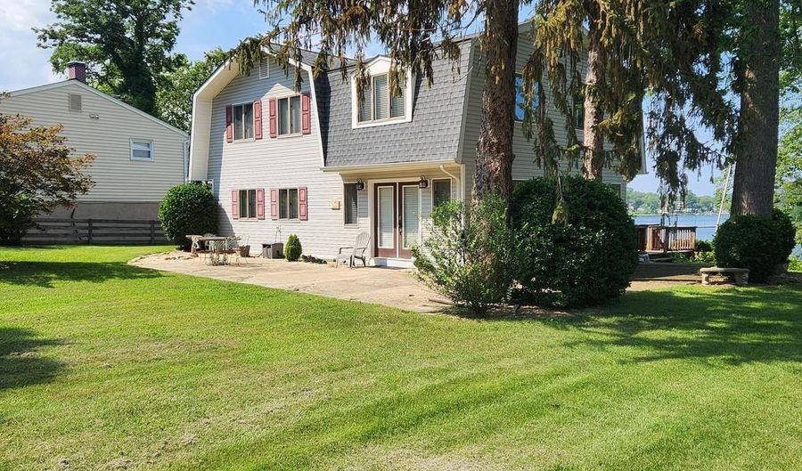 7578 BEACH Dr, Pasadena, MD 21122 - 3 Beds, 4 Bath