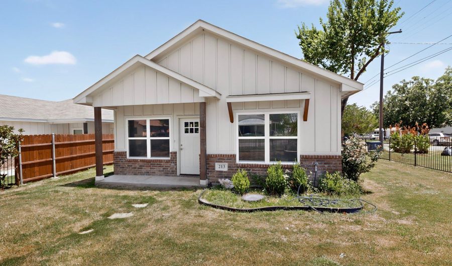 213 S Baugh St, Alvarado, TX 76009 - 3 Beds, 2 Bath