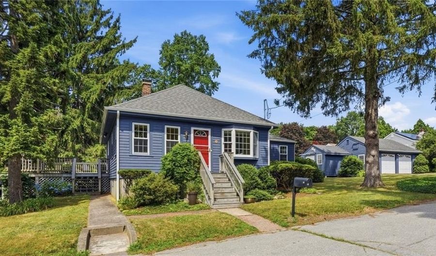 16 Brown Ave, Barrington, RI 02806 - 3 Beds, 2 Bath