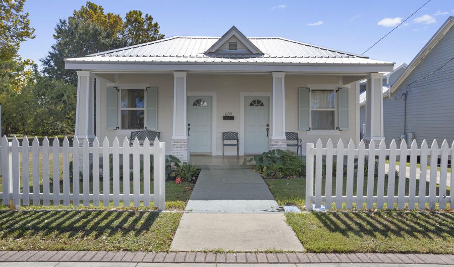 639 Howard Ave, Biloxi, MS 39530 - 2 Beds, 2 Bath