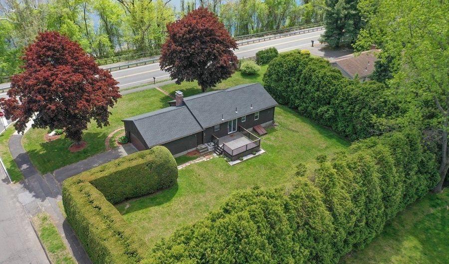 629 River Rd, Agawam, MA 01001 - 3 Beds, 1 Bath