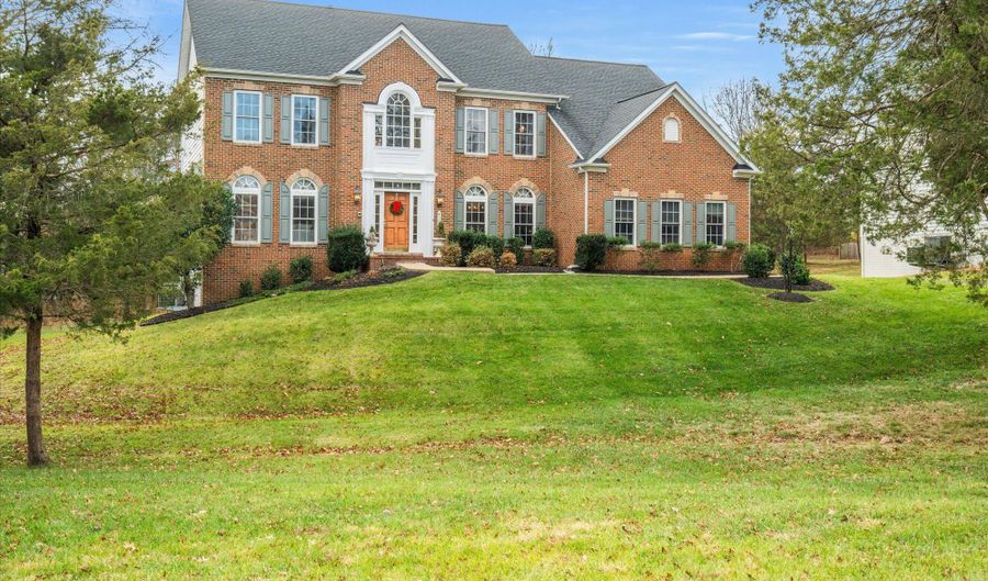 43041 LAGO STELLA Pl, Ashburn, VA 20148 - 4 Beds, 5 Bath