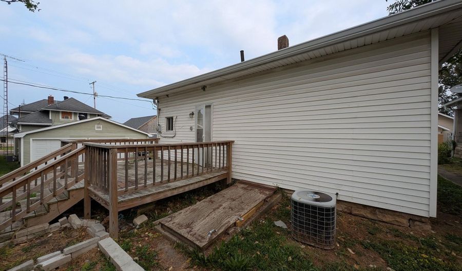 1228 9Th St, Bedford, IN 47421 - 3 Beds, 1 Bath