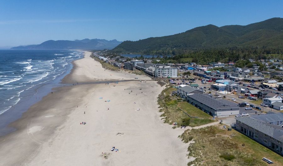 137 S PACIFIC St 13, Rockaway Beach, OR 97136 - 2 Beds, 2 Bath