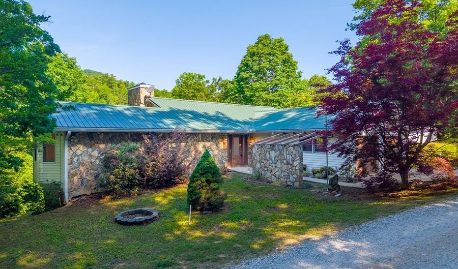 144 Panther Creek Dev, Almond, NC 28702 - 3 Beds, 4 Bath