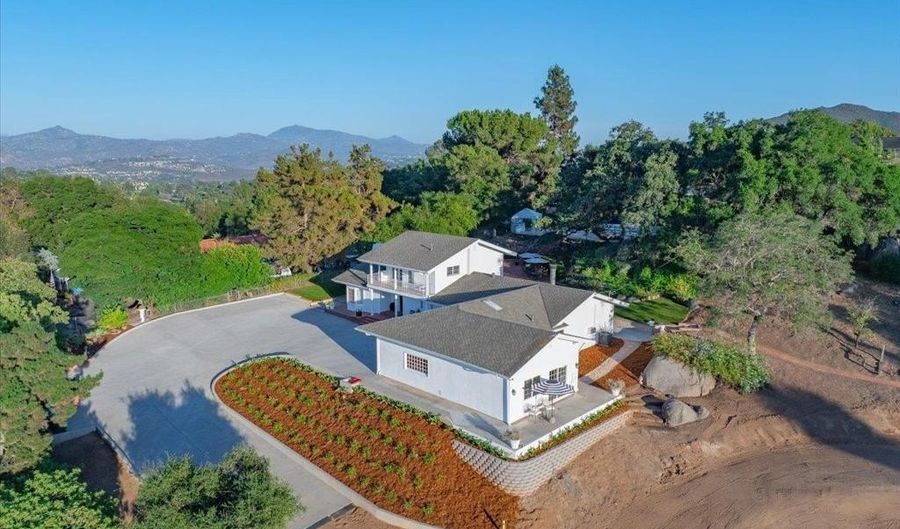 1015 Vereda Callada, Escondido, CA 92029 - 4 Beds, 3 Bath