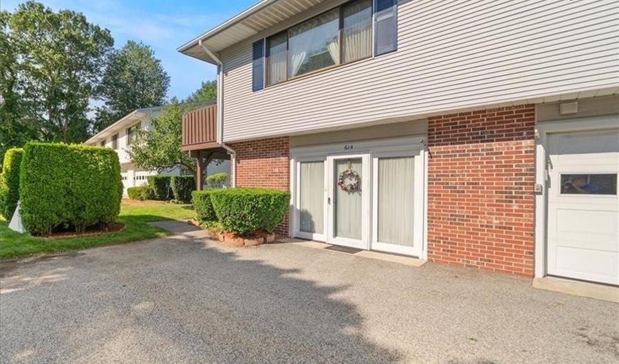 614 Pocasset Ct, Warwick, RI 02886 - 2 Beds, 2 Bath