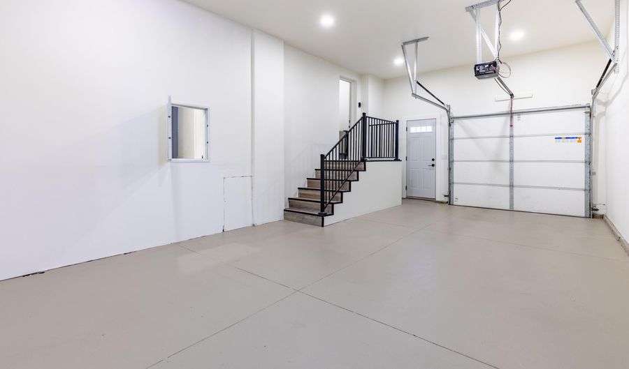 601 N 1st St, Aberdeen, SD 57401 - 4 Beds, 4 Bath