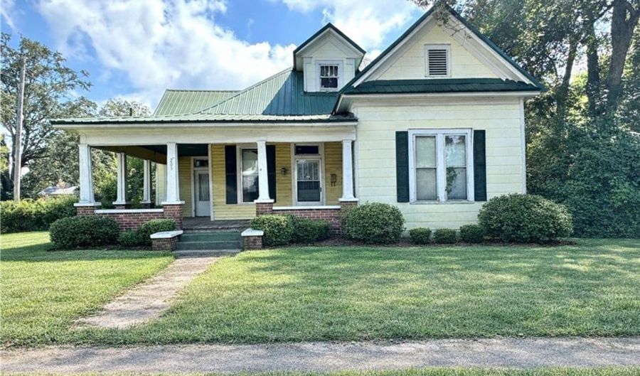 203 3rd St SE, Aliceville, AL 35442 - 4 Beds, 2 Bath
