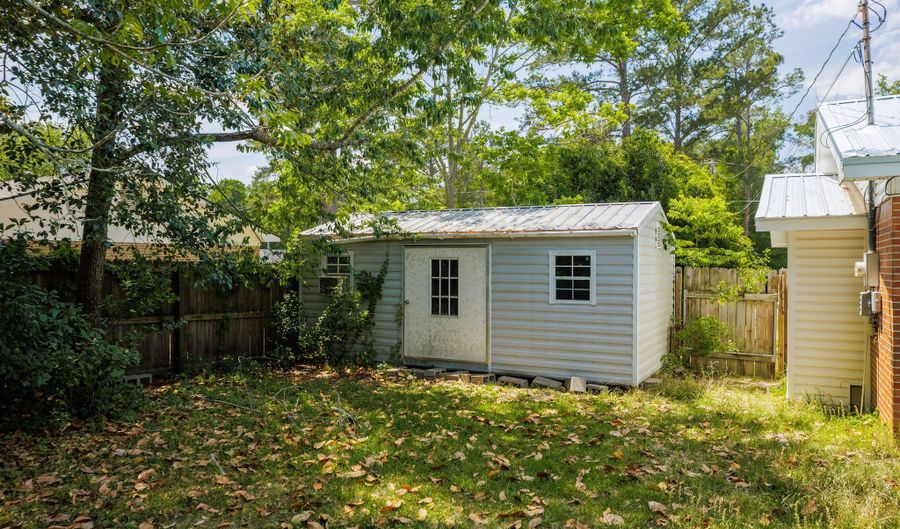 203 Magnolia Dr, Adel, GA 31620 - 3 Beds, 2 Bath