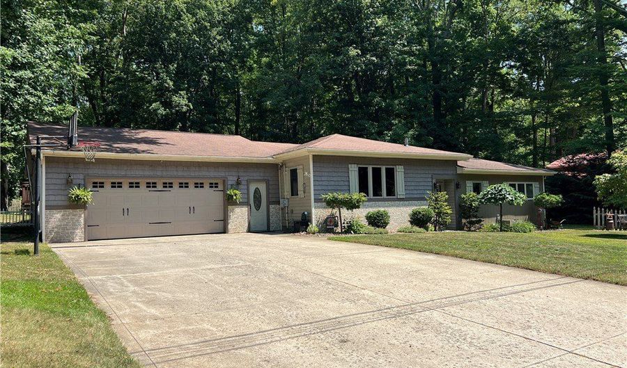 7430 Whitewood Dr, Ashtabula, OH 44004 - 3 Beds, 2 Bath