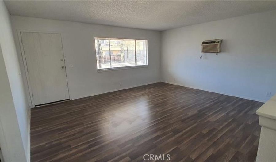 20221 Zuni Rd B, Apple Valley, CA 92307 - 2 Beds, 1 Bath