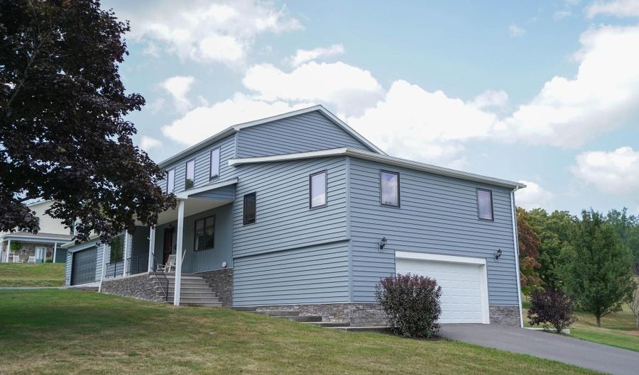 208 DRANE Dr, Accident, MD 21520 - 5 Beds, 4 Bath