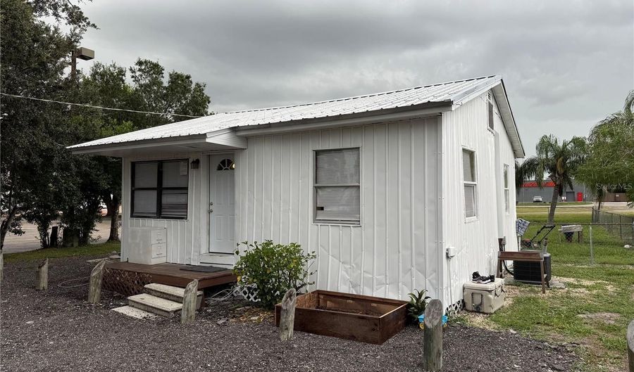 101 S ROGERS Ave, Arcadia, FL 34266 - 2 Beds, 1 Bath