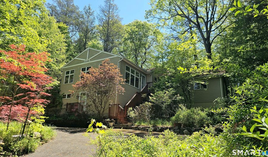 29 Carol St, Danbury, CT 06810 - 3 Beds, 4 Bath